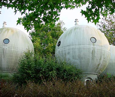 200910-w-ugly-bolwoningen